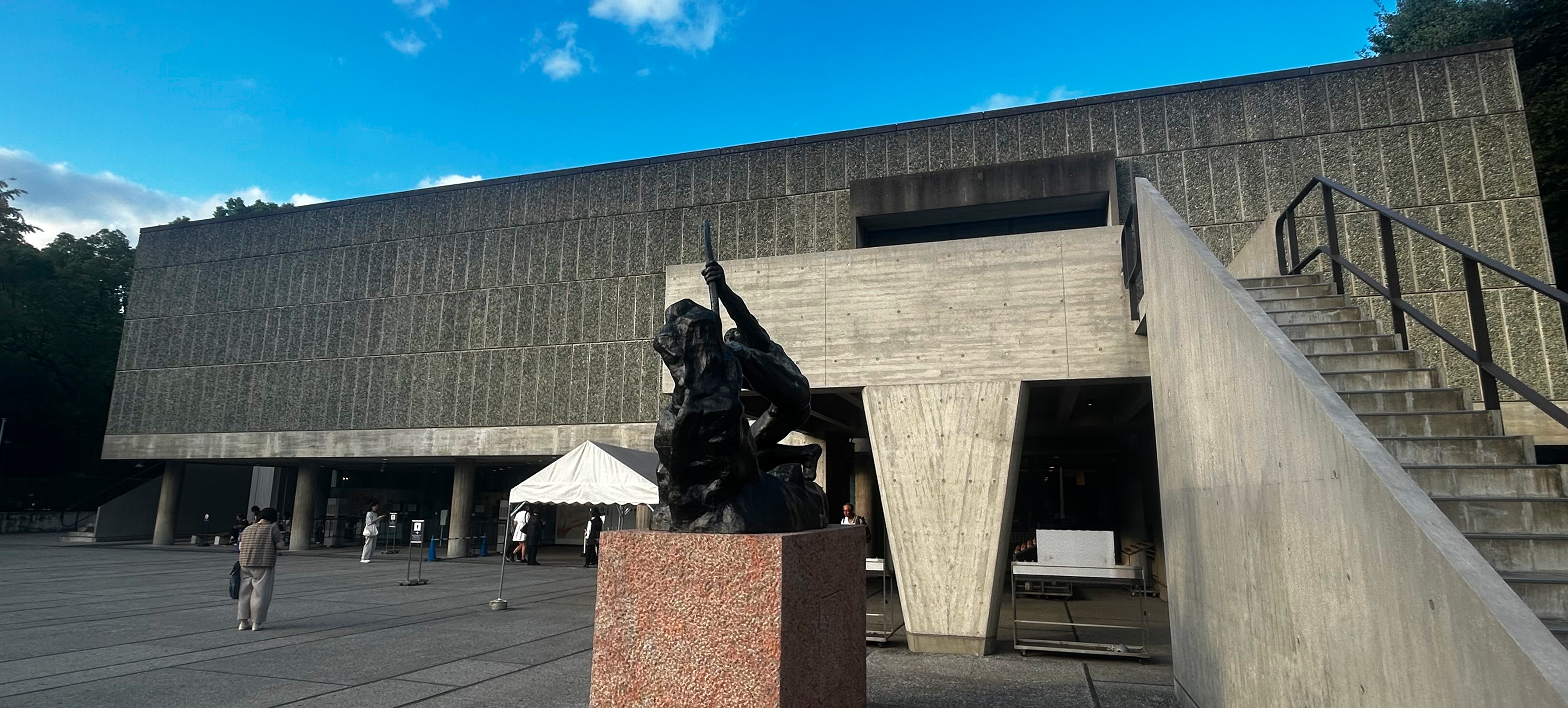 美術館の建物外観