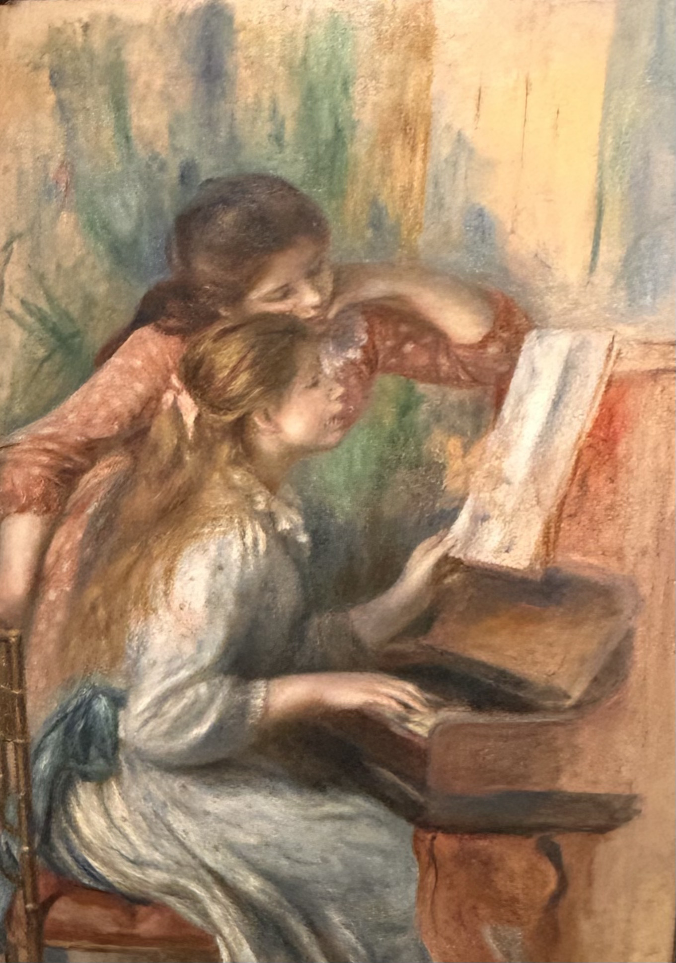 ピアノの前の少女たち